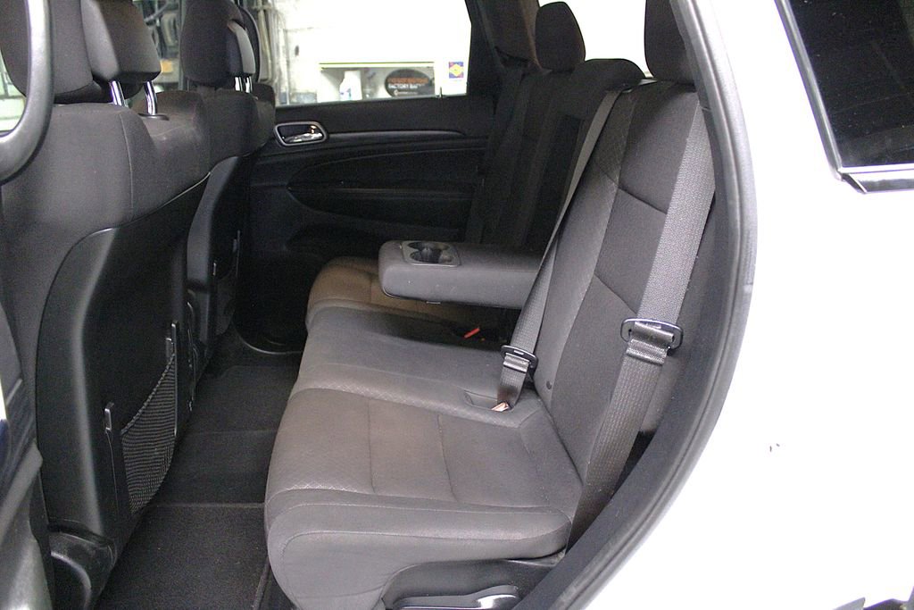 Used 2019 Jeep Grand Cherokee Laredo AWD/4WD image 26