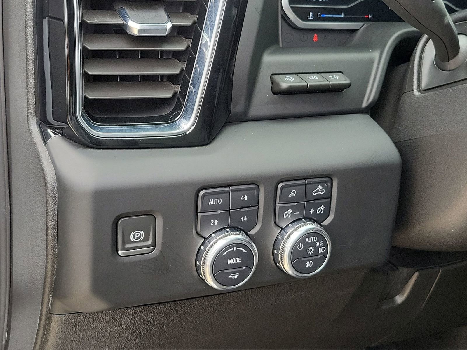 Certified 2024 GMC Sierra 2500 Denali w/ Denali Reserve Package AWD/4WD image 18