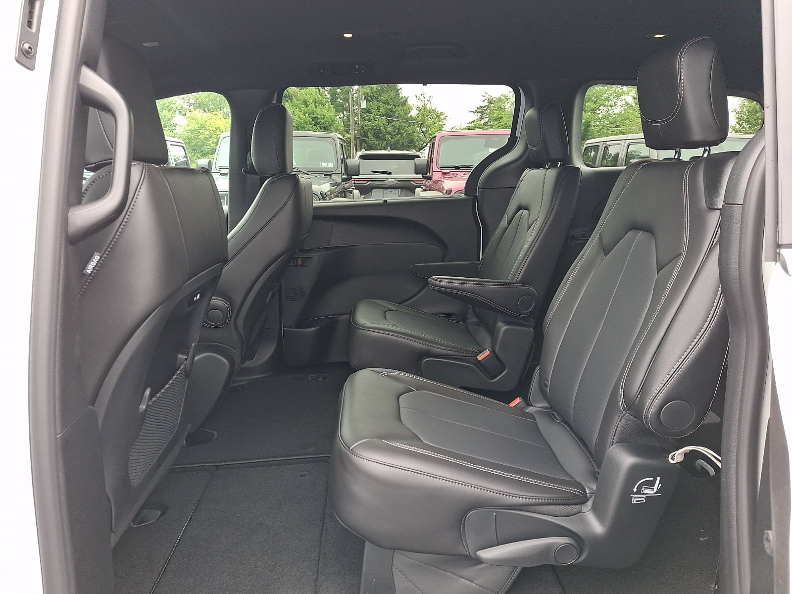 New 2026 Chrysler Pacifica Select FWD image 6