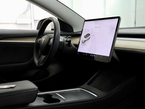Used 2023 Tesla Model 3 Standard Range image 28
