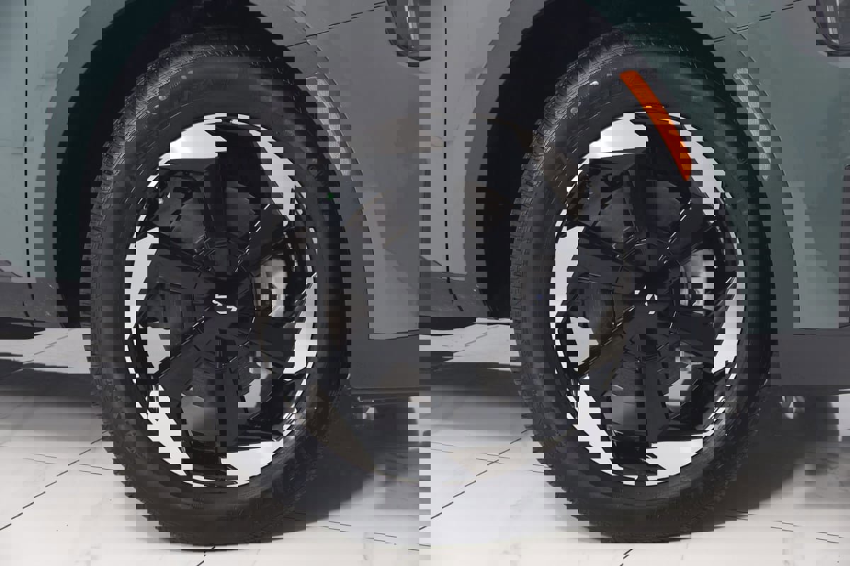 Used 2025 Kia Sorento EX image 15