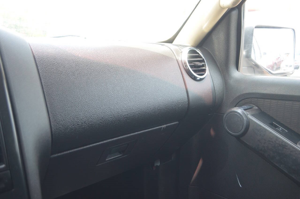 Used 2010 Ford Explorer XLT image 37