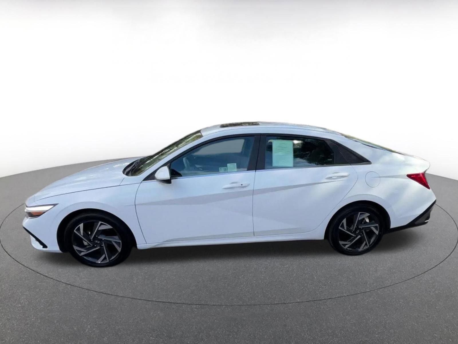 Used 2025 Hyundai Elantra SEL image 9