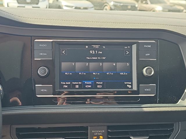 Used 2024 Volkswagen Jetta SE w/ Panoramic Sunroof Package image 11