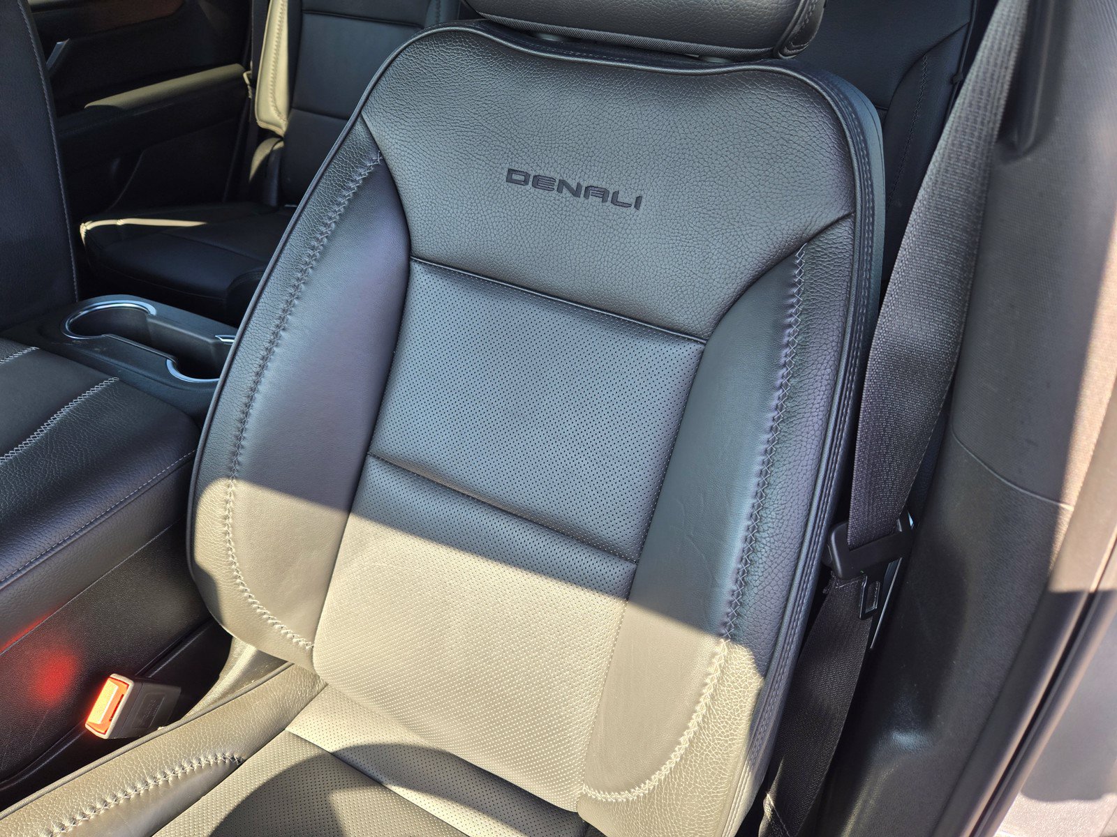 Used 2025 GMC Yukon Denali AWD/4WD image 15