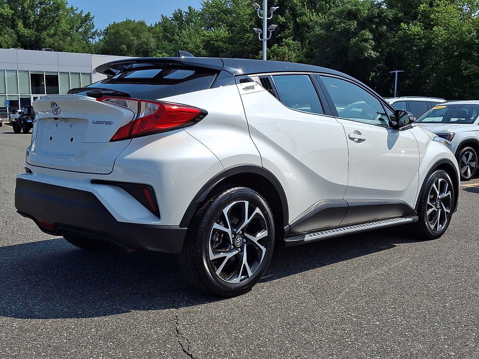 Used 2019 Toyota C-HR Limited FWD image 6