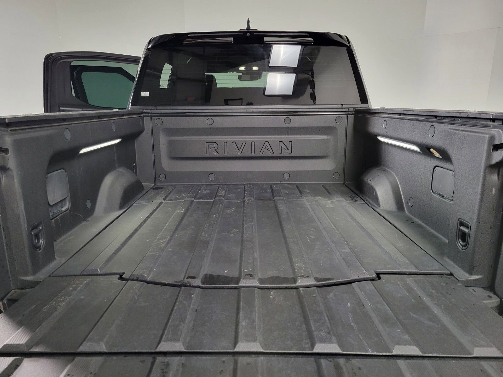 Used 2023 Rivian R1T Adventure image 22