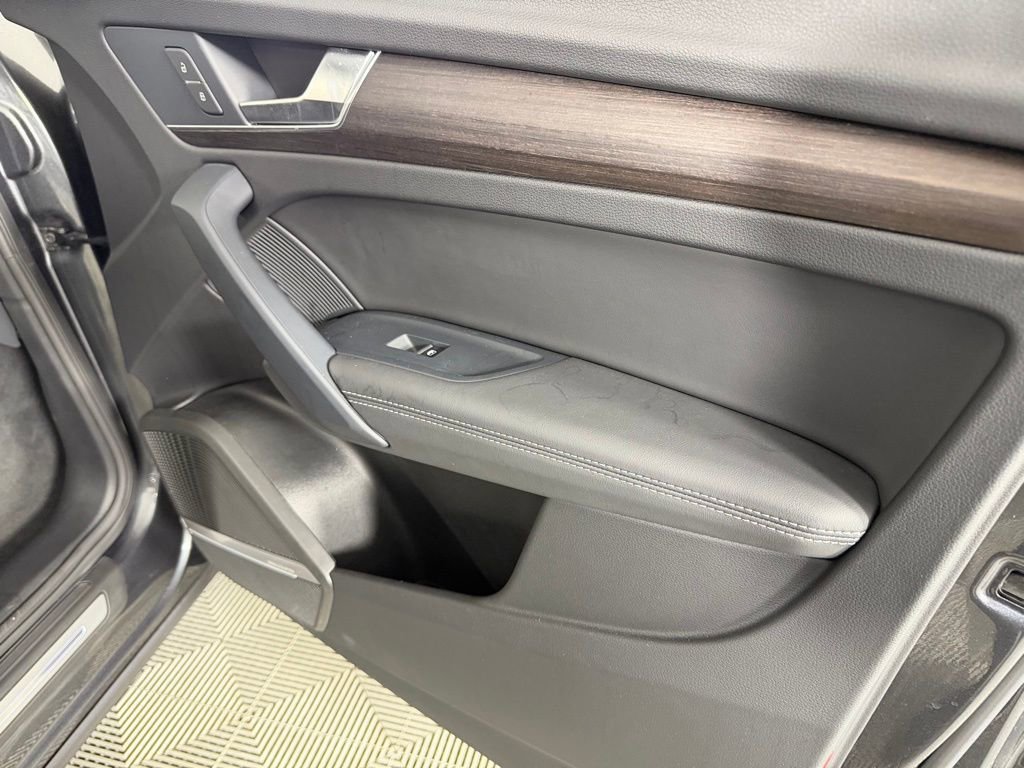 Used 2024 Audi Q5 e Premium Plus w/ Premium Plus Package image 36