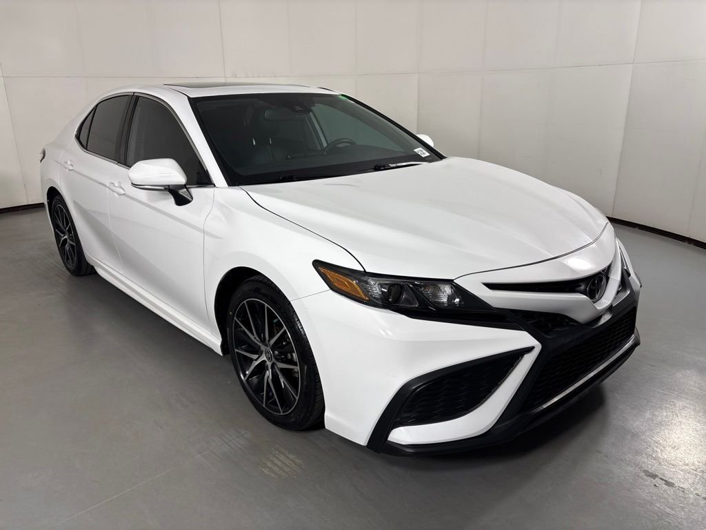 Used 2024 Toyota Camry SE w/ Convenience Package FWD image 2