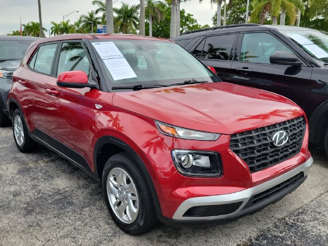 Used 2022 Hyundai Venue SE FWD image 2