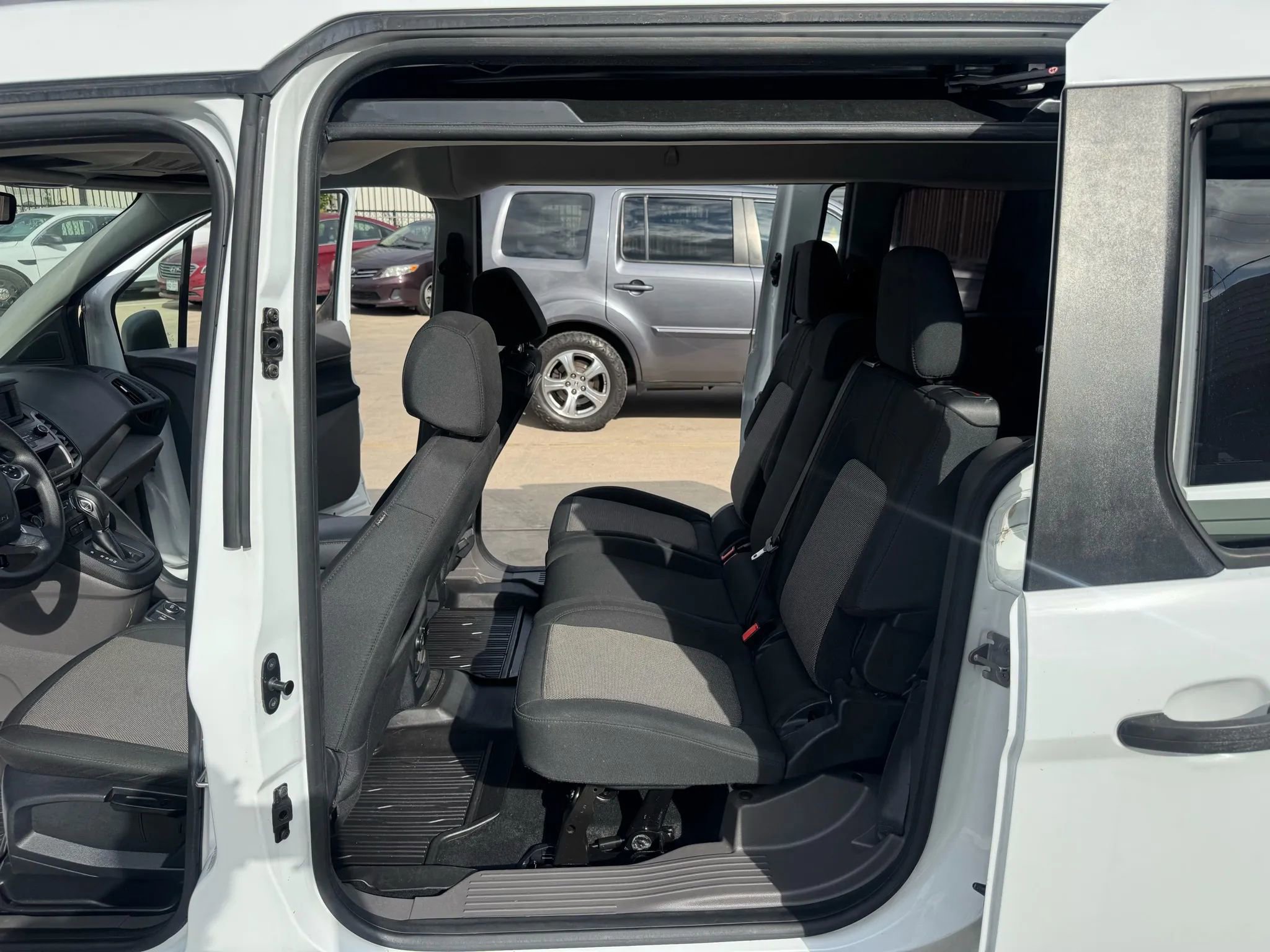 Used 2020 Ford Transit Connect XL image 27