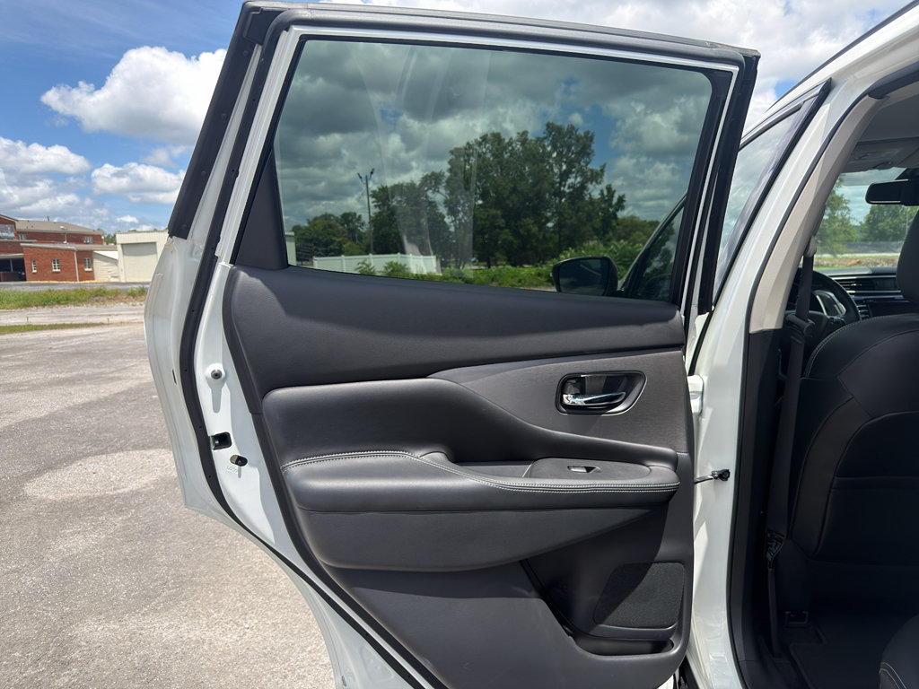Certified 2024 Nissan Murano SV w/ SV Midnight Edition Package FWD image 12