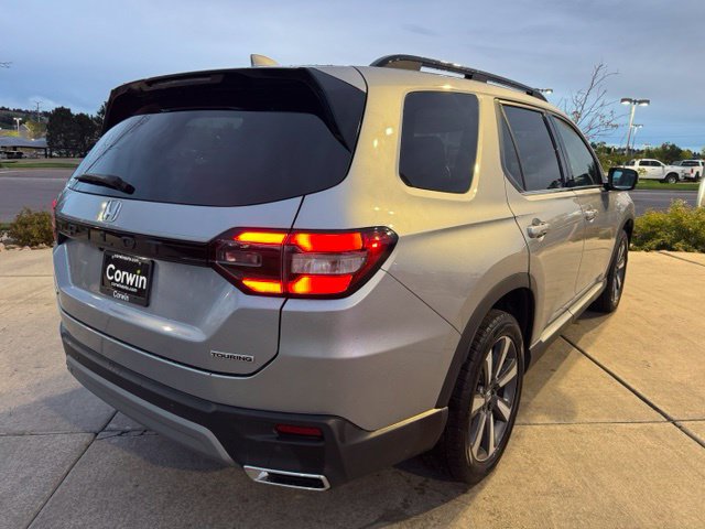 Used 2025 Honda Pilot Touring image 10