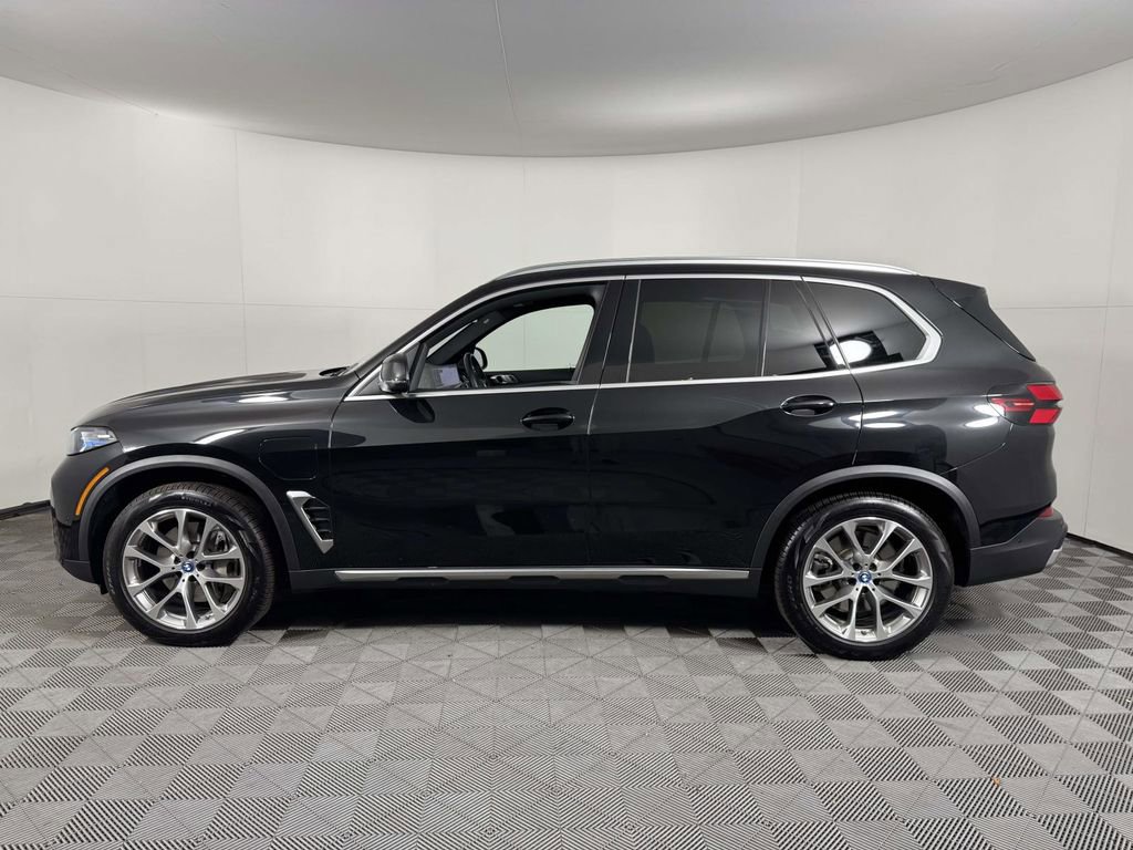 Used 2025 BMW X5 xDrive50e w/ Premium Package image 11