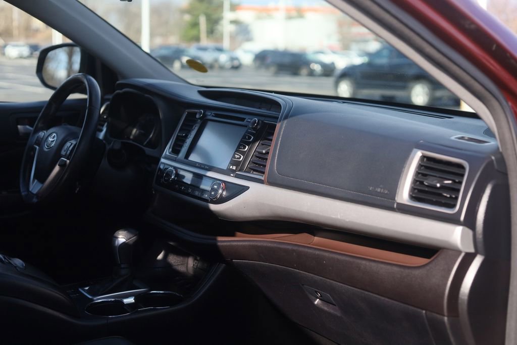 Used 2018 Toyota Highlander XLE image 37