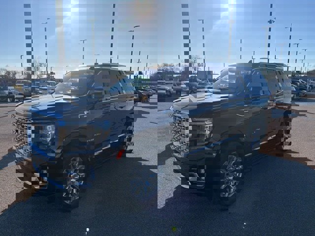 Used 2023 GMC Yukon Denali image 2