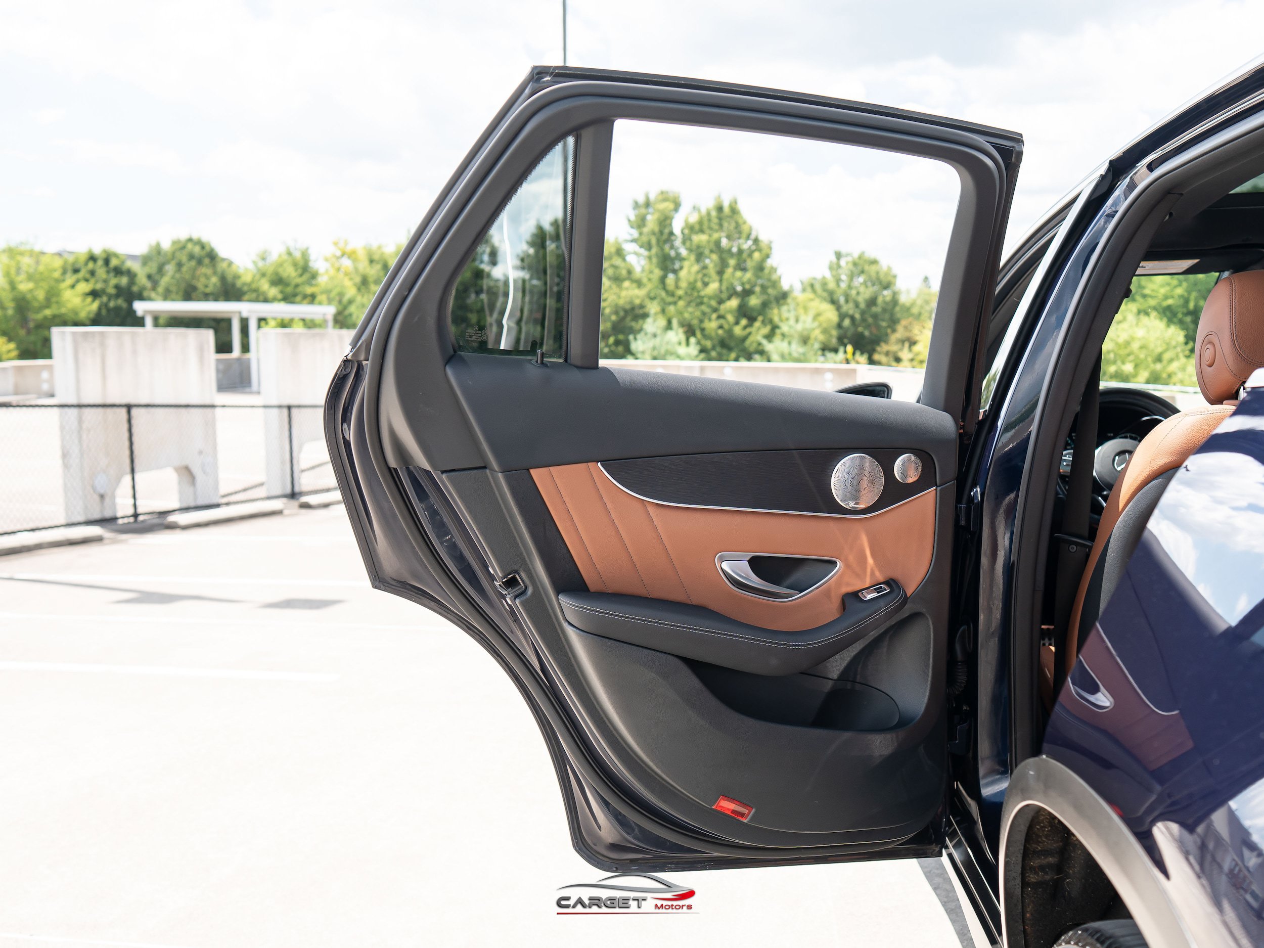 Used 2021 Mercedes-Benz GLC 300 4MATIC w/ AMG Line image 41