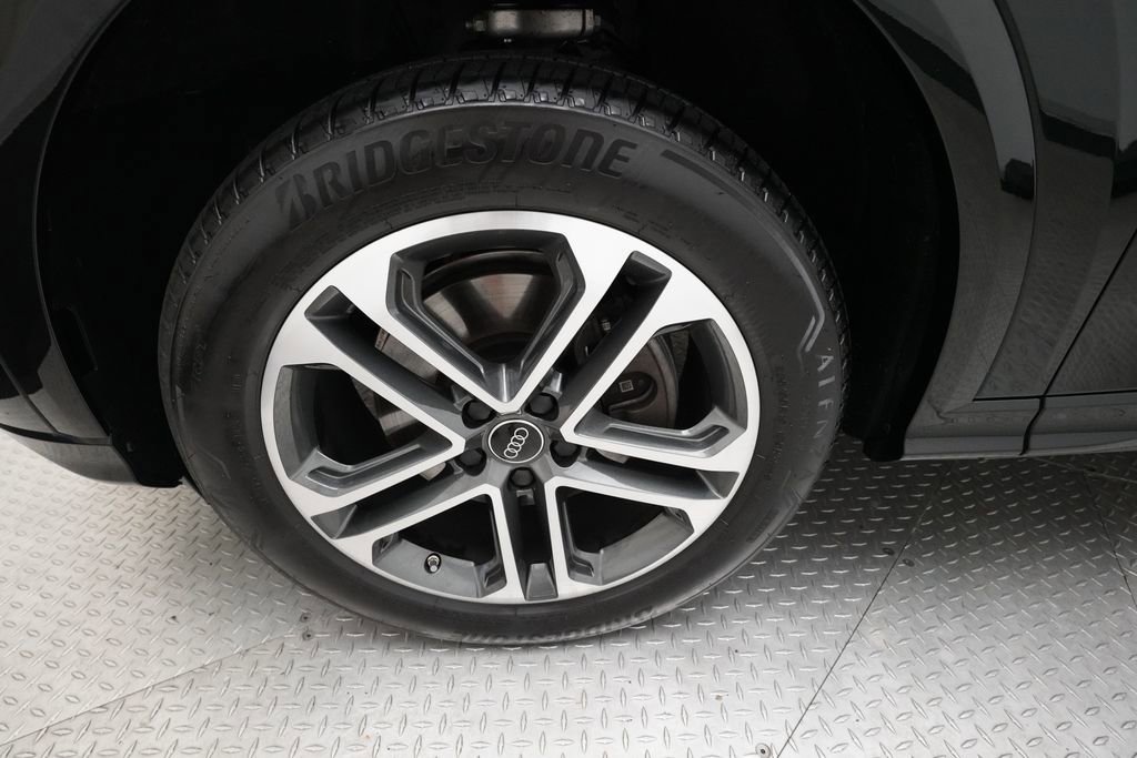 Used 2025 Audi Q5 Premium w/ Convenience Package AWD/4WD image 28