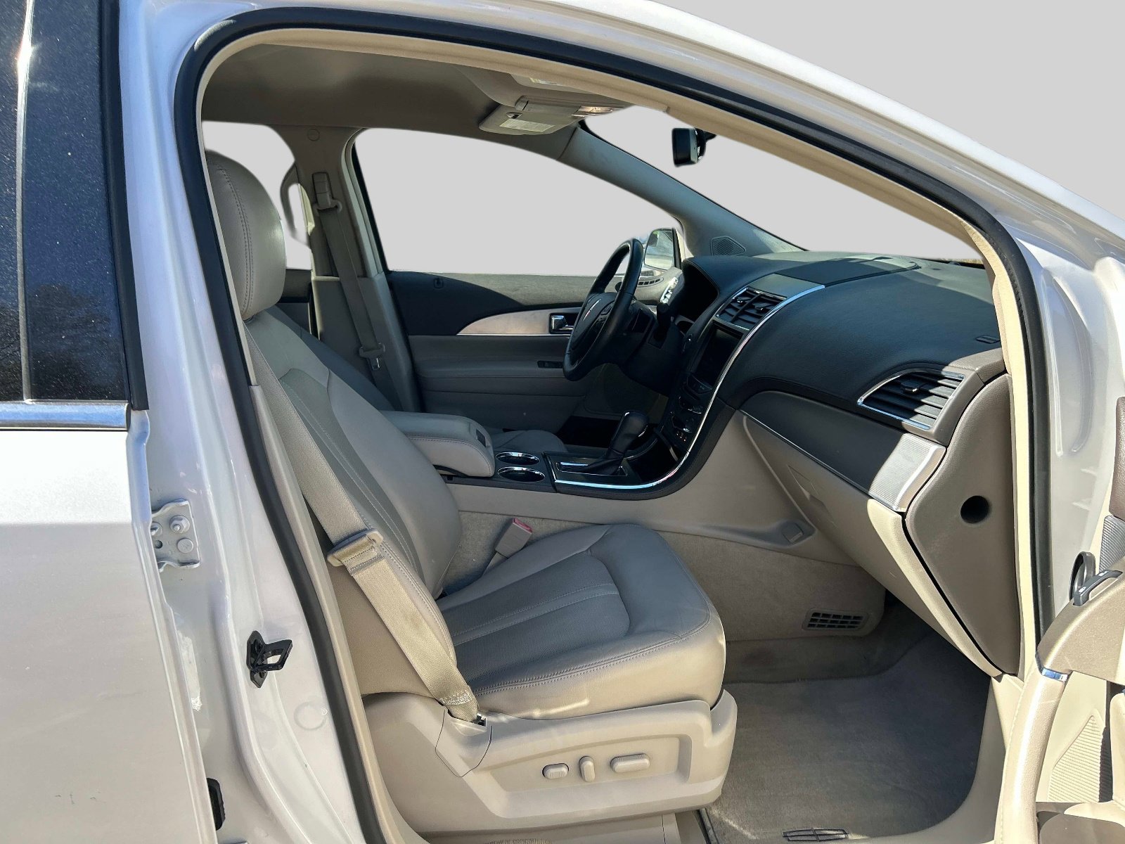 Used 2013 Lincoln MKX FWD image 17