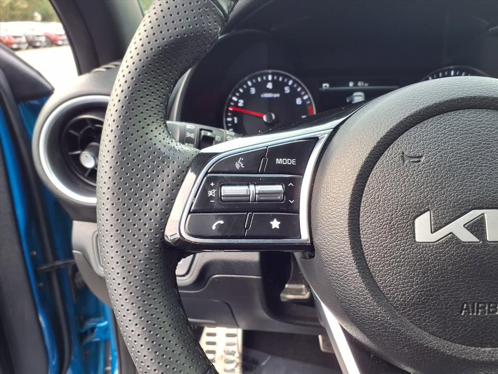 Used 2023 Kia Forte GT-Line w/ GT-Line Premium Package image 16