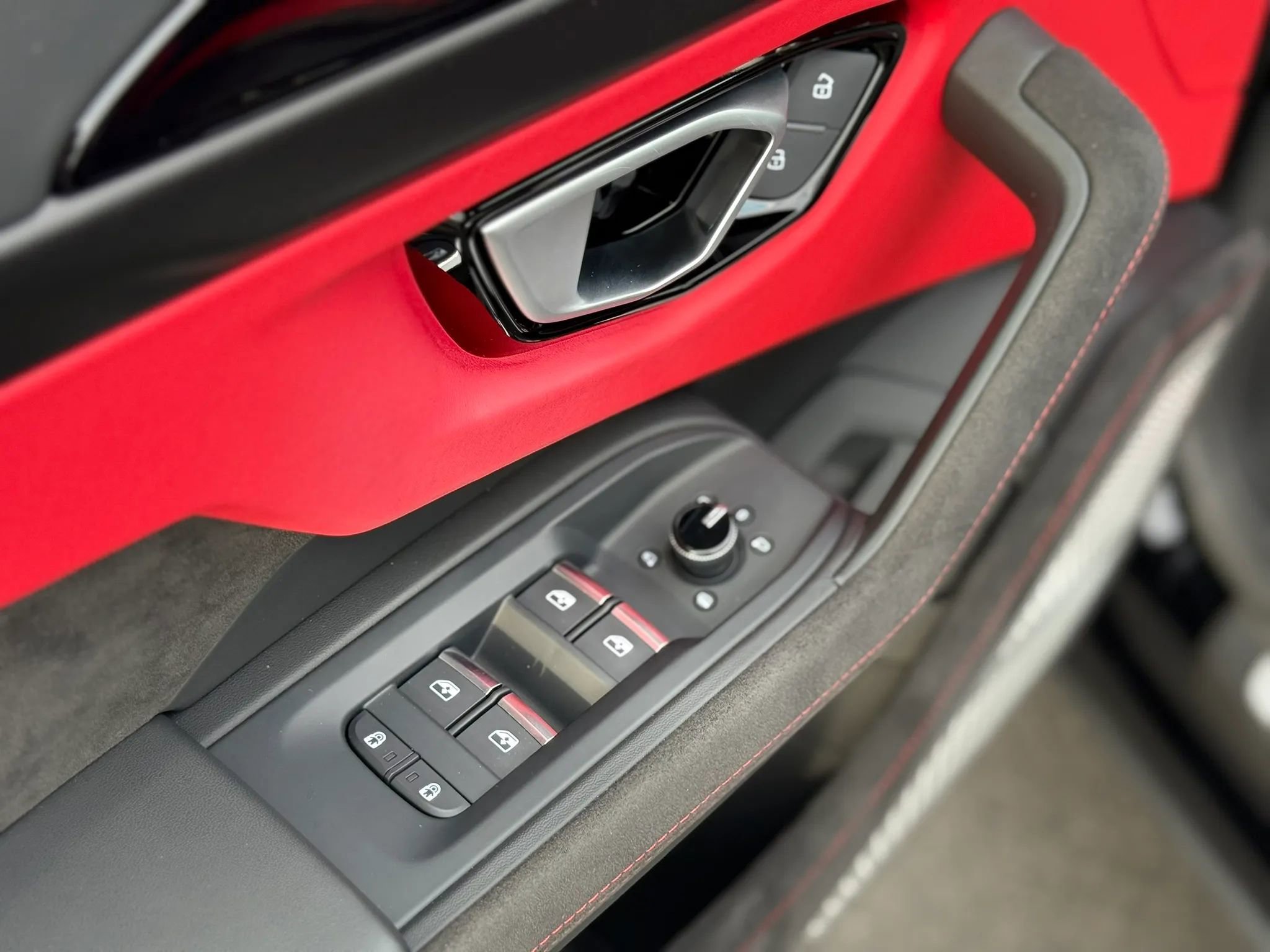 Used 2024 Lamborghini Urus S image 33