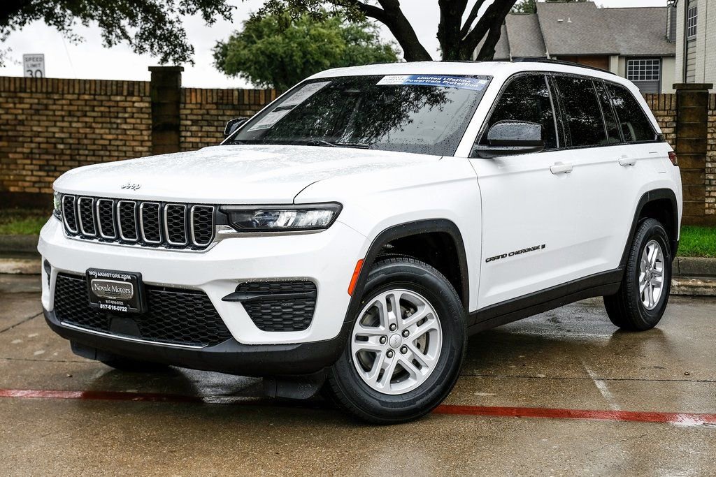 Used 2023 Jeep Grand Cherokee Laredo w/ Luxury Tech Group I image 12