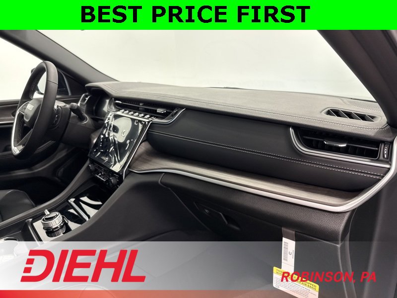 New 2025 Jeep Grand Cherokee Limited w/ Black Appearance Package image 17