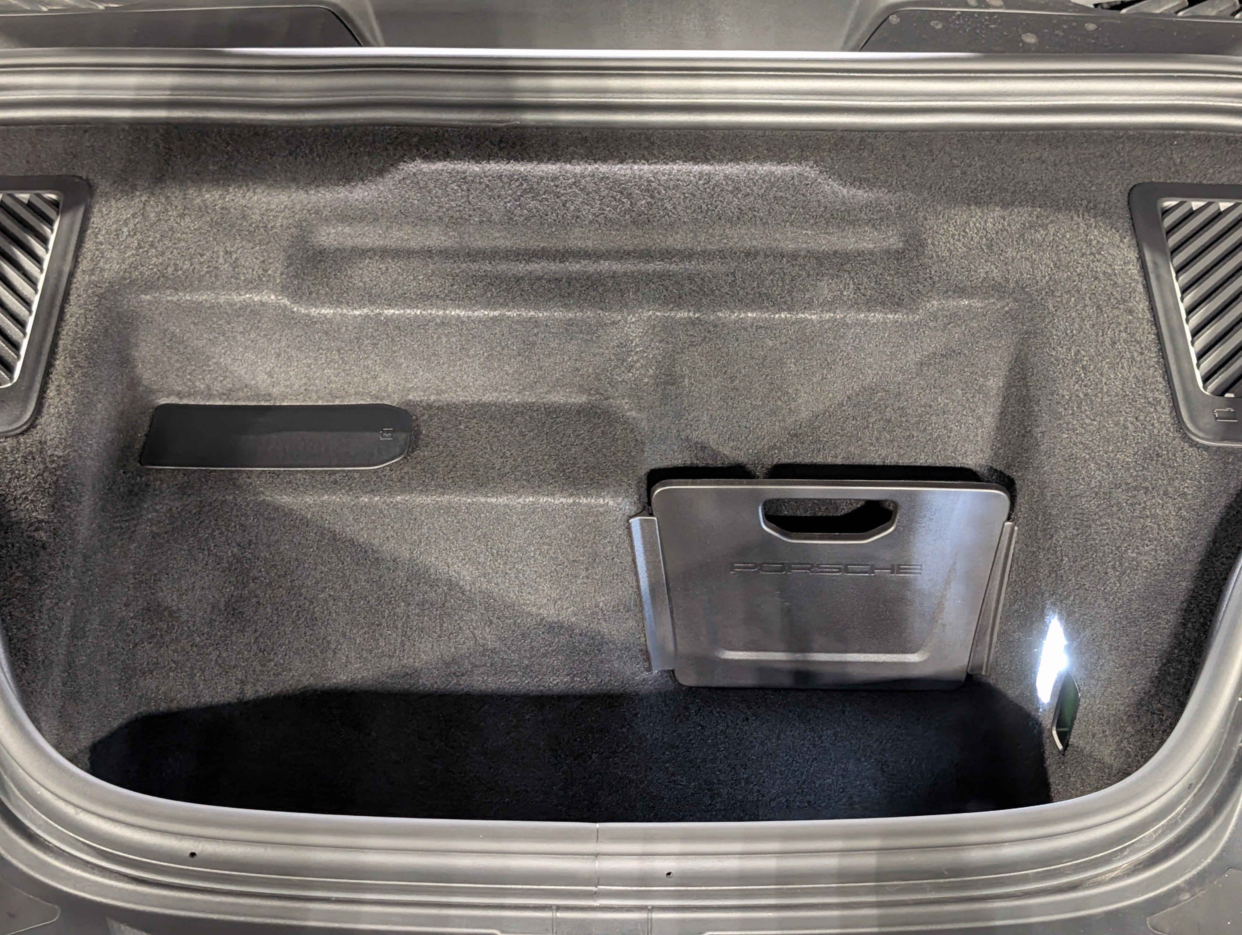 Certified 2025 Porsche Macan Electric image 27