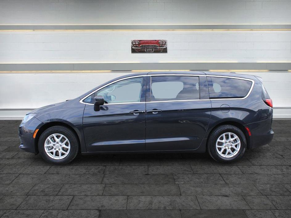 Used 2019 Chrysler Pacifica LX FWD image 4