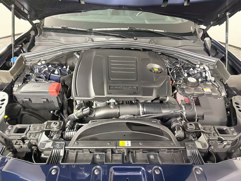 Certified 2026 Jaguar F-PACE R-Dynamic S AWD/4WD image 31