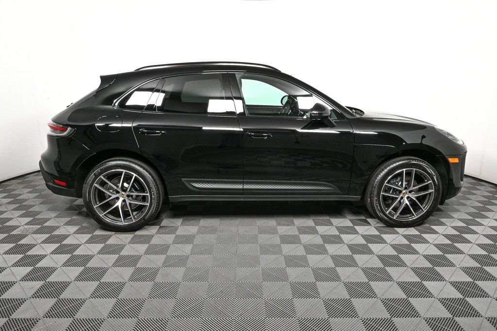 Certified 2026 Porsche Macan AWD/4WD image 28