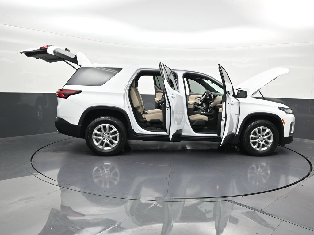 Used 2023 Chevrolet Traverse LS FWD image 34