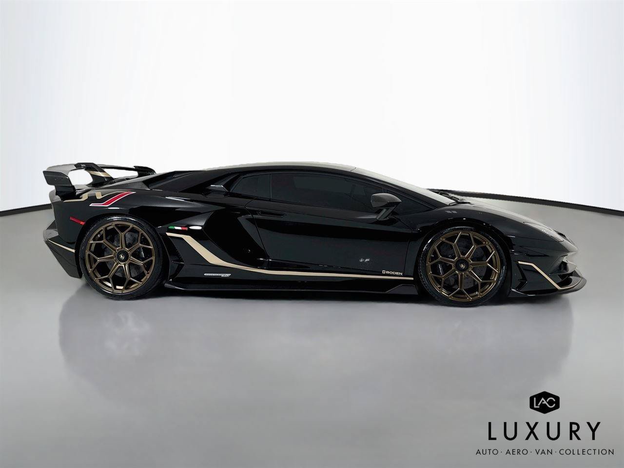 Used 2020 Lamborghini Aventador SVJ AWD/4WD image 5