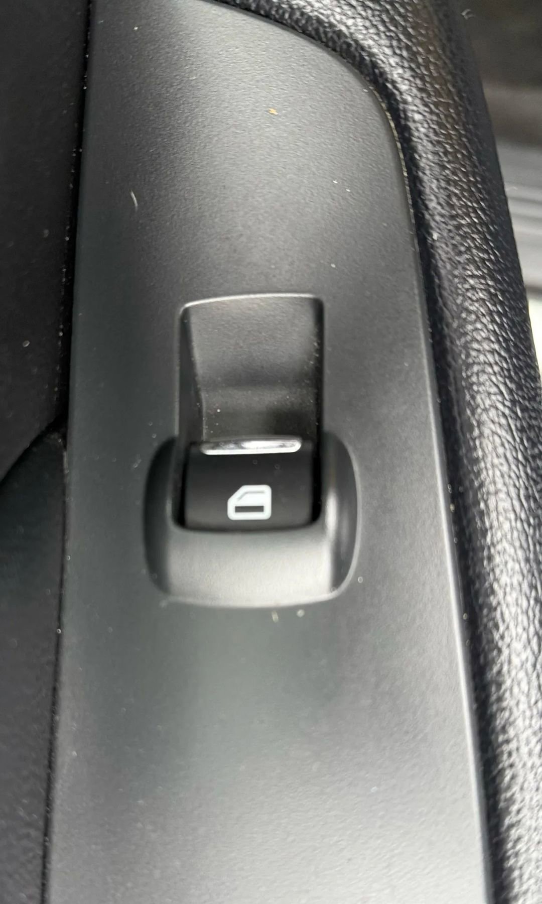 Used 2016 Ford Explorer XLT image 30