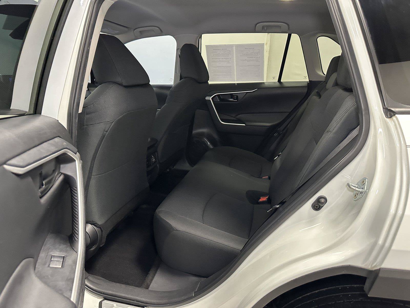 Used 2023 Toyota RAV4 LE AWD/4WD image 31