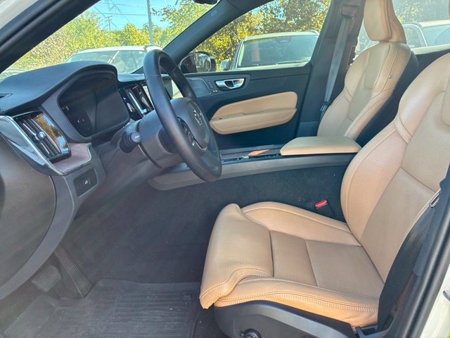Used 2024 Volvo XC60 B5 Ultimate w/ Protection Package Premier AWD/4WD image 9