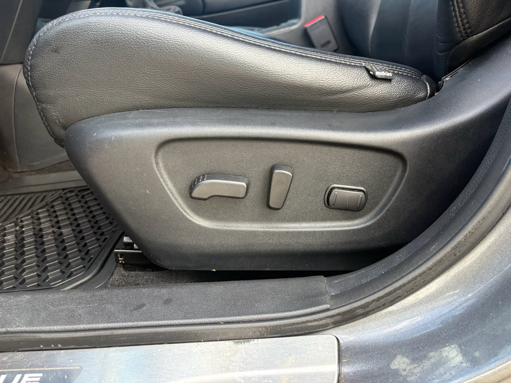 Used 2017 Nissan Rogue SV w/ Midnight Edition Package image 11