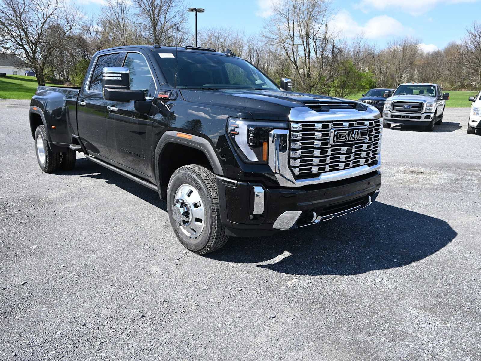 New 2026 GMC Sierra 3500 Denali w/ Denali Reserve Package AWD/4WD image 2