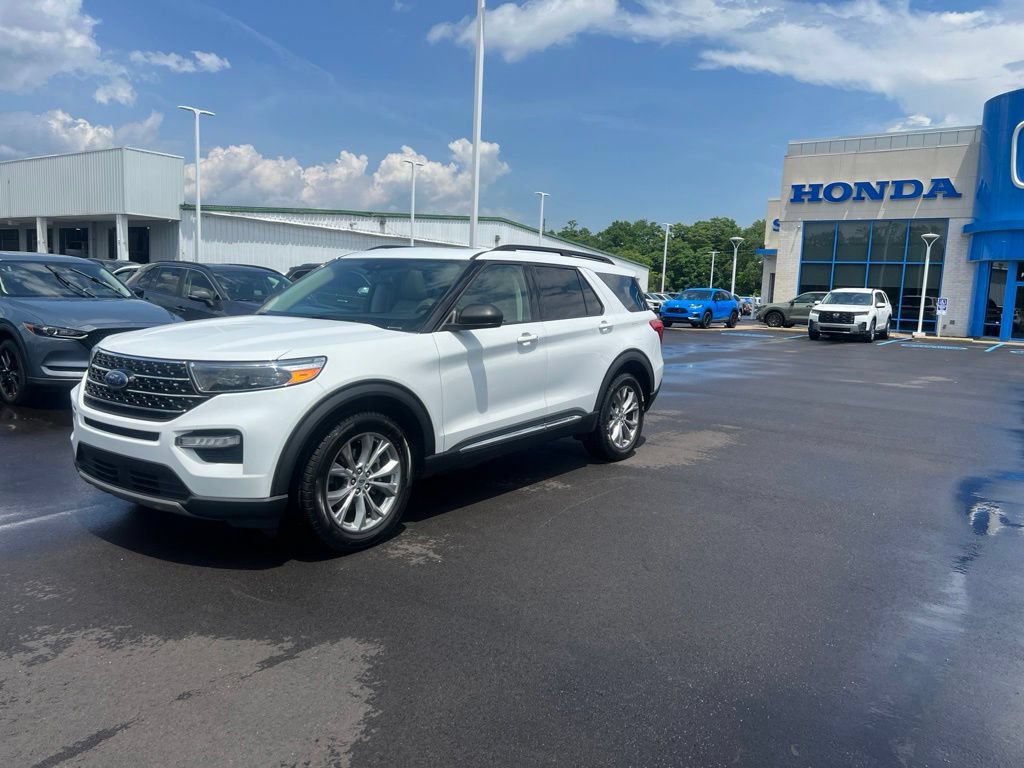 Used 2021 Ford Explorer XLT w/ Equipment Group 202A AWD/4WD image 8