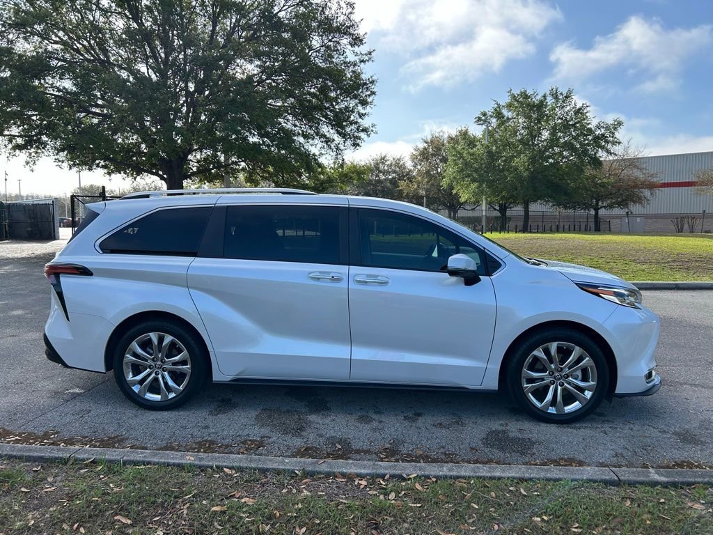 Used 2023 Toyota Sienna Platinum image 6