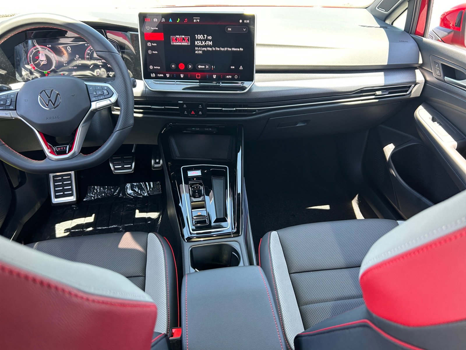 New 2026 Volkswagen GTI SE FWD image 19