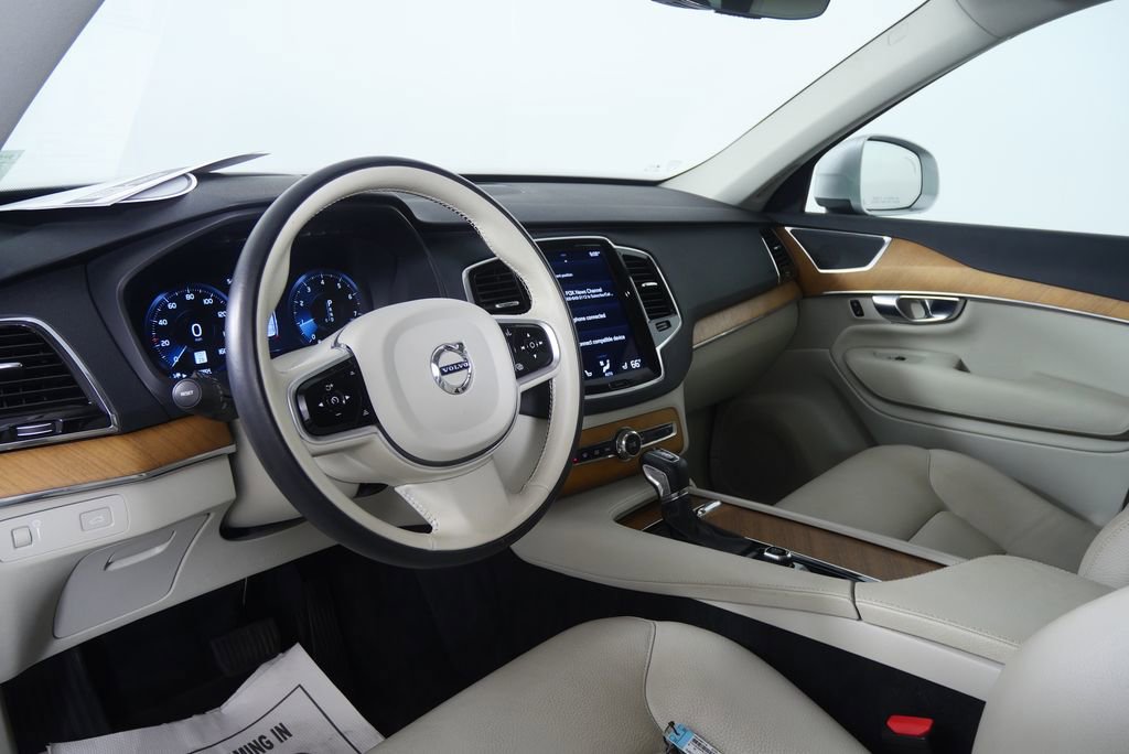 Used 2022 Volvo XC90 T6 Momentum w/ Advanced Package image 12