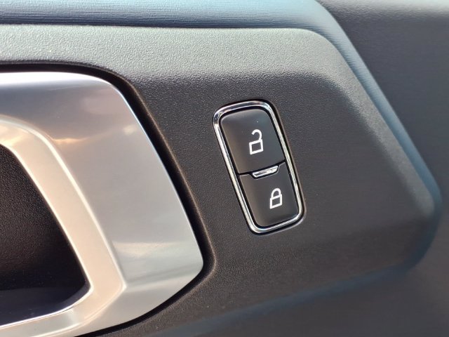 Used 2021 Ford Bronco First Edition AWD/4WD image 19
