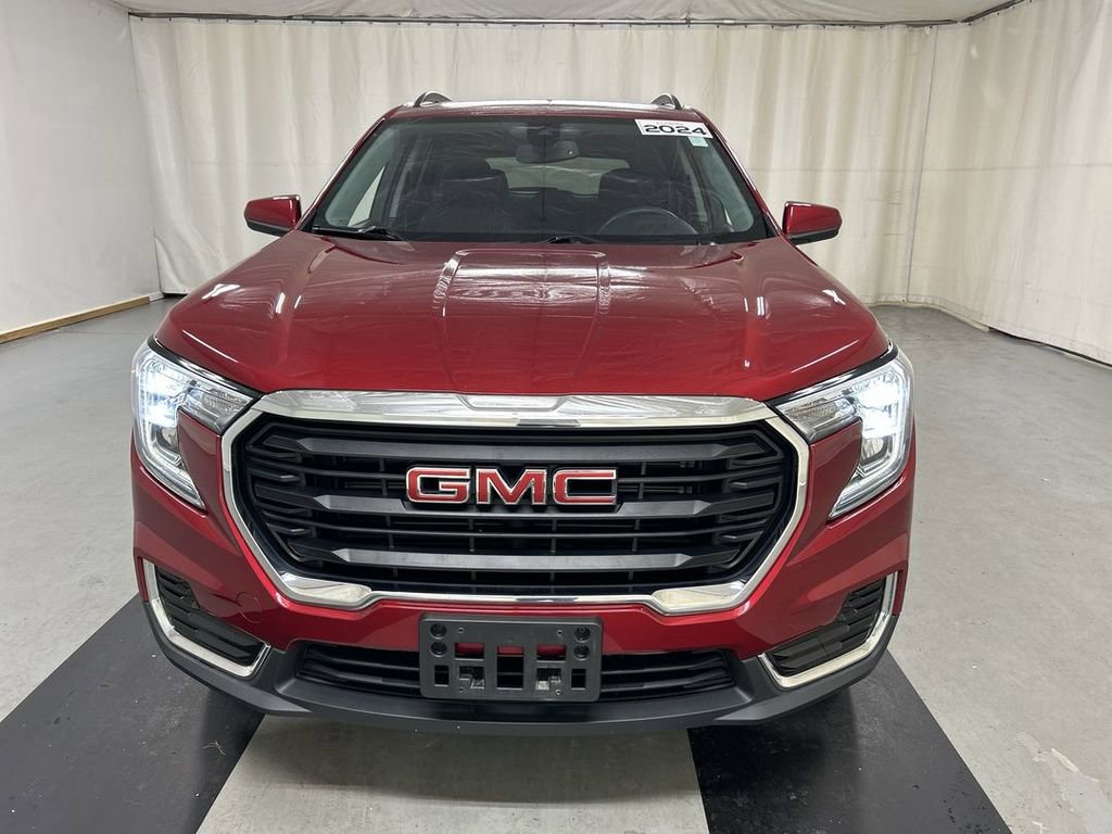 Certified 2024 GMC Terrain SLE w/ Driver Convenience Package AWD/4WD image 3