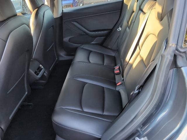 Used 2021 Tesla Model 3 Standard Range Plus image 18