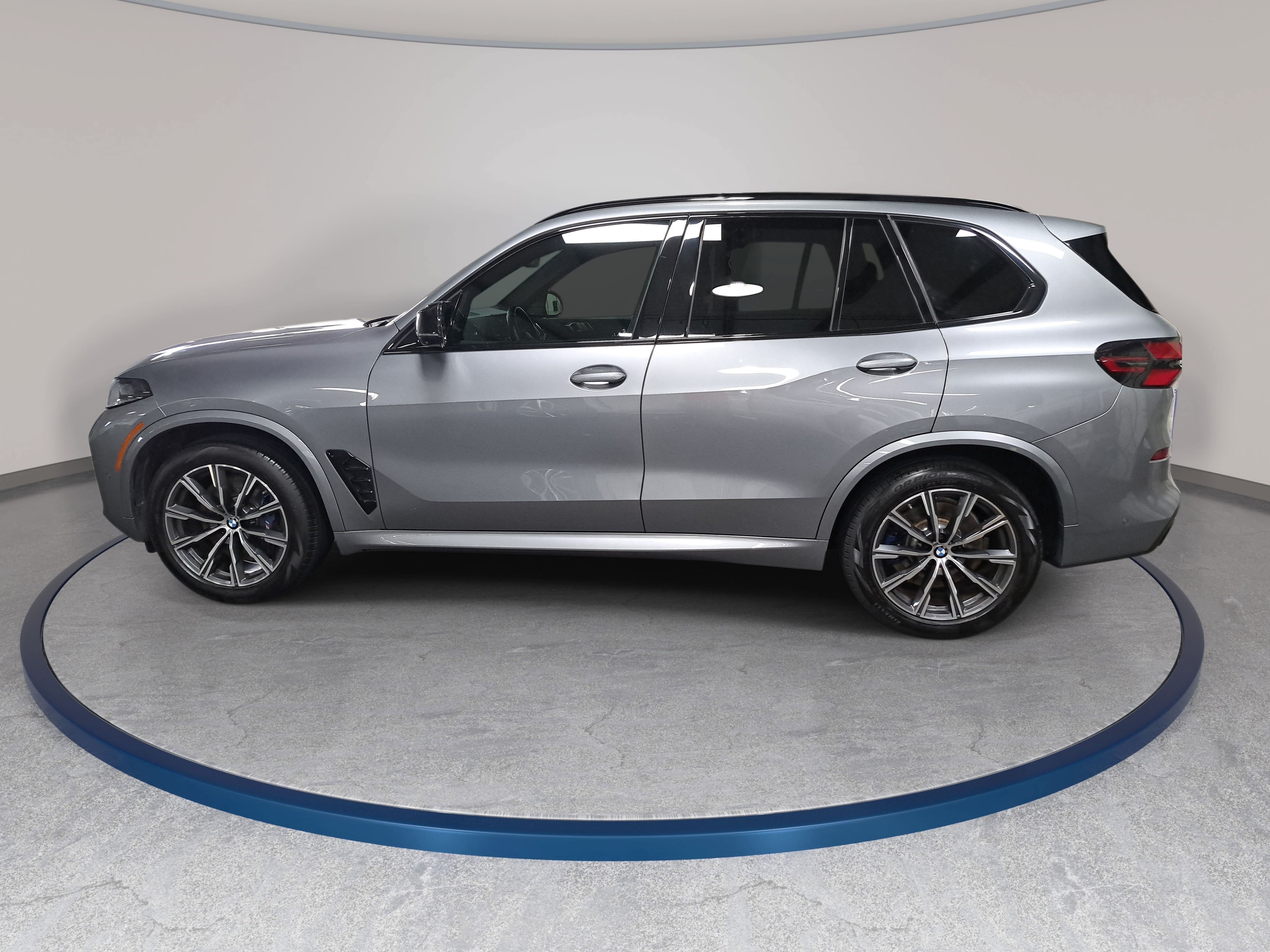 Used 2024 BMW X5 M60i w/ Parking Assistance Package AWD/4WD image 8