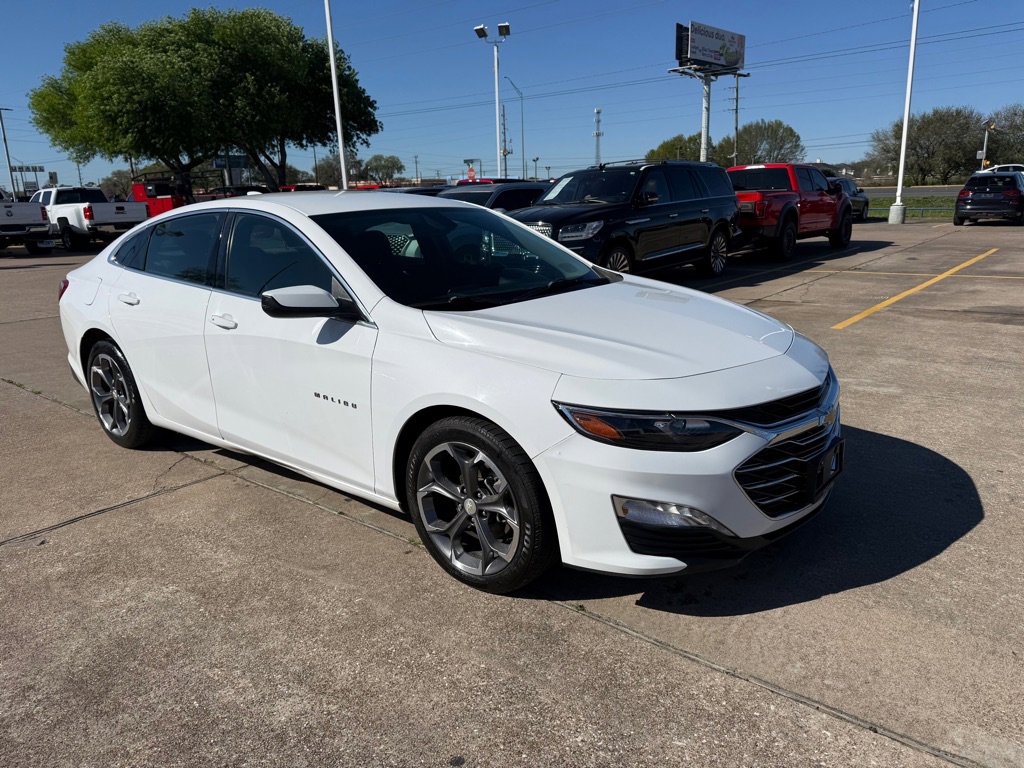 Used 2020 Chevrolet Malibu LT image 2