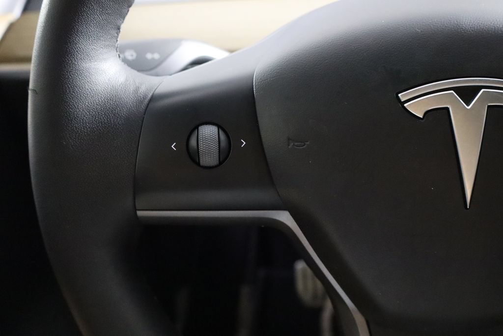 Used 2023 Tesla Model Y Performance AWD/4WD image 19