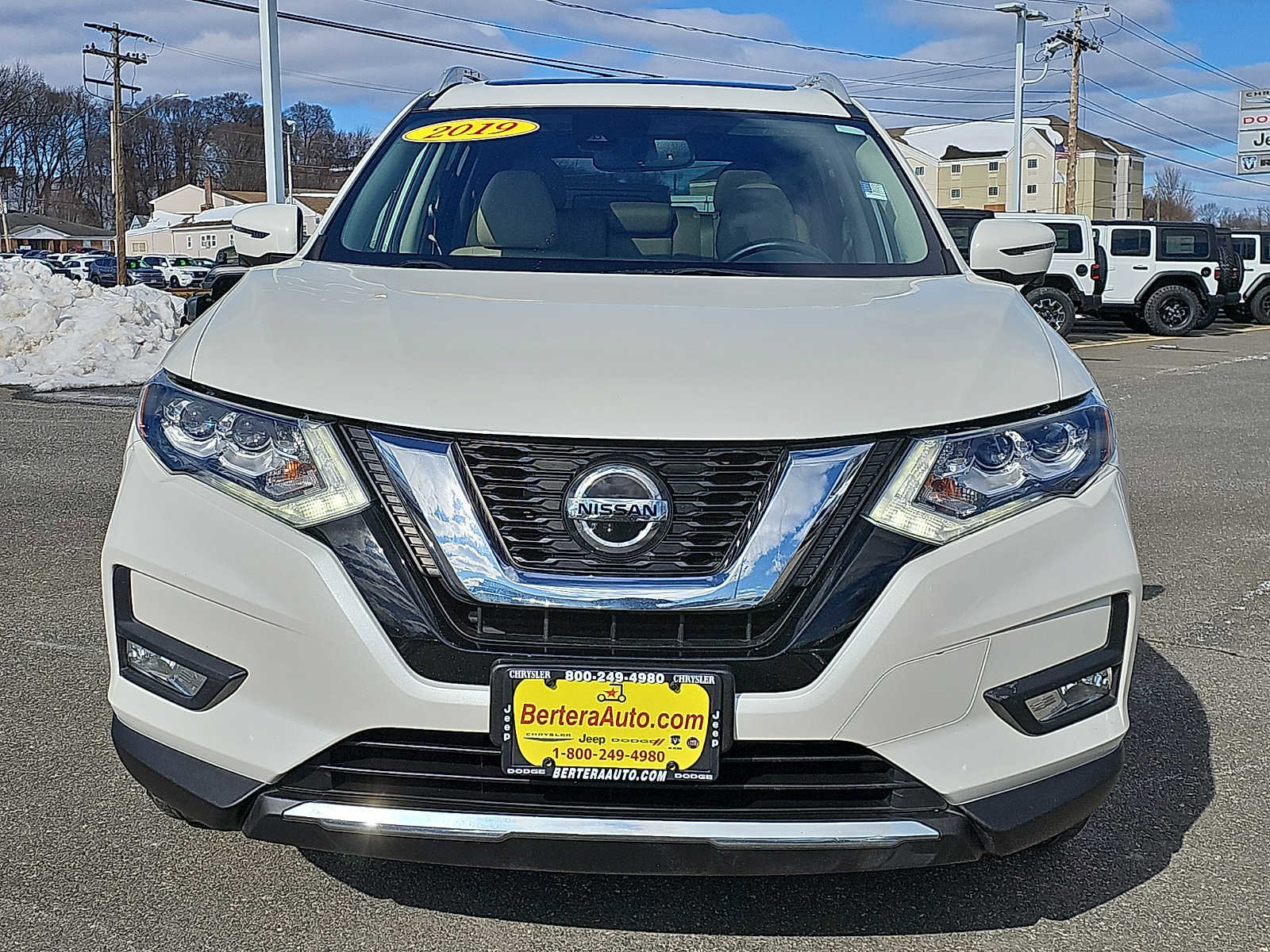 Used 2019 Nissan Rogue SL w/ Premium Package image 2