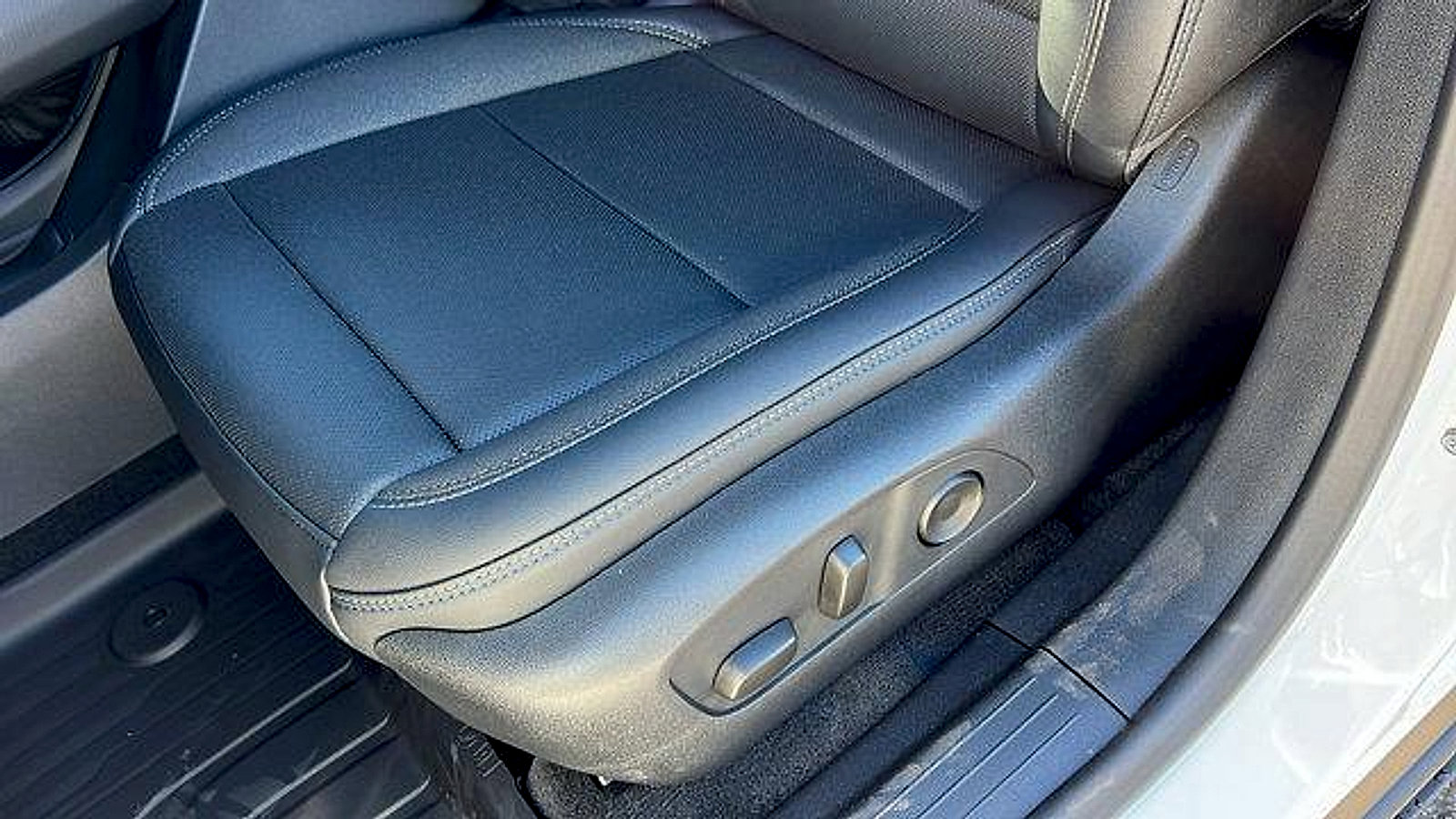 New 2026 Chevrolet Equinox EV LT image 17